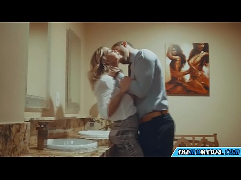 ❤️ Когато наедряла блондинка ви съблазни в обществена тоалетна Домашно порно в bg.porngifer.ru
